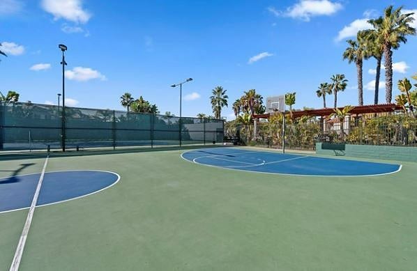 basketball courts, well maintained