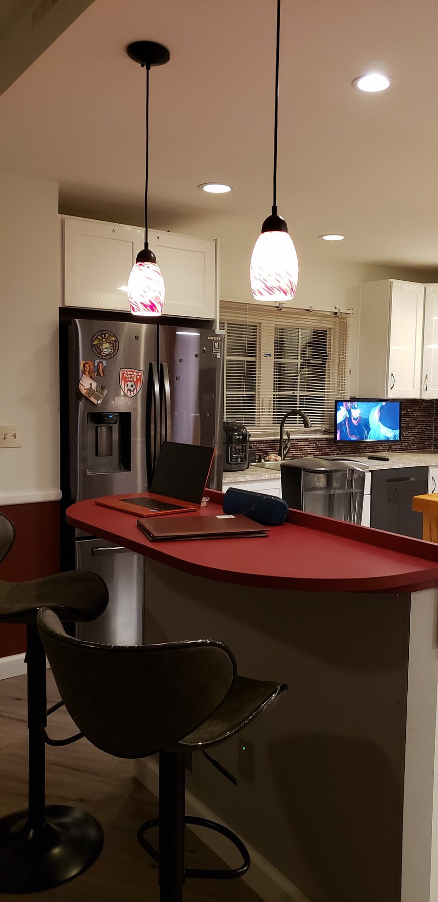 Eat-in, kitchen area
