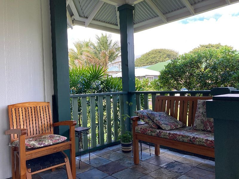 Front lanai/porch looking up the street