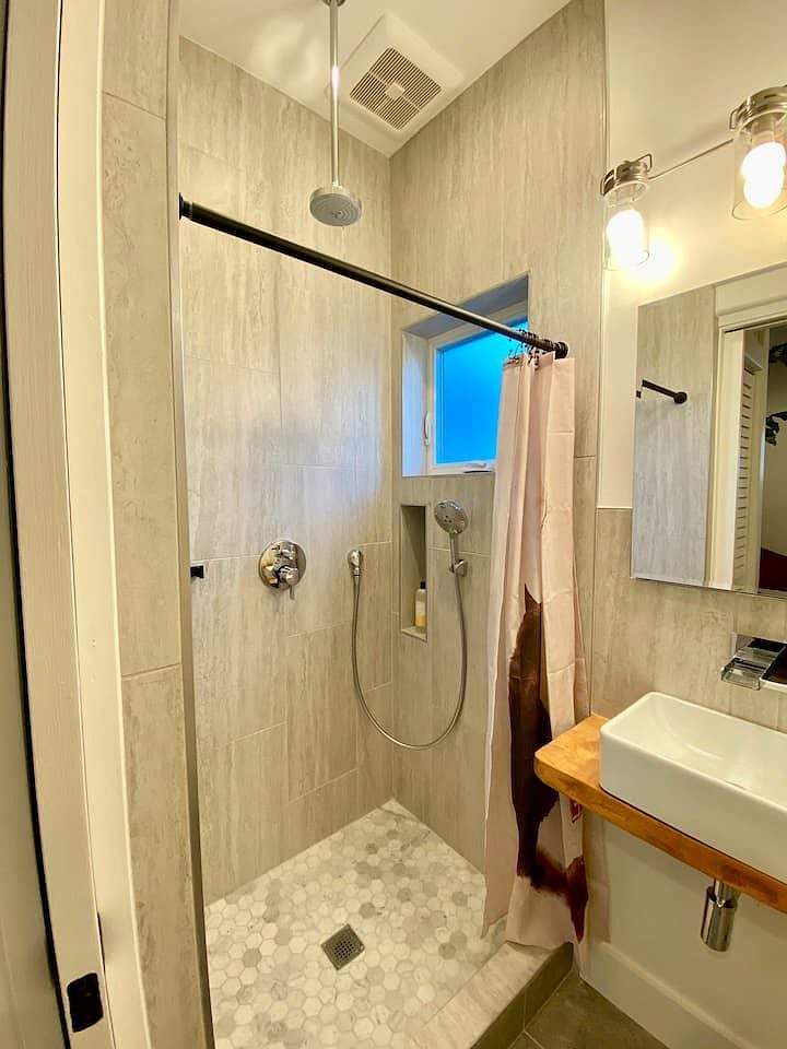 Endless hot water, great lighting.