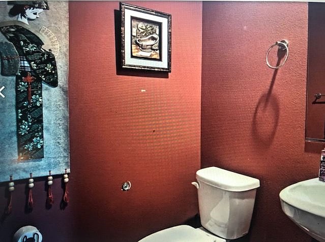 lower level 1/2 restroom