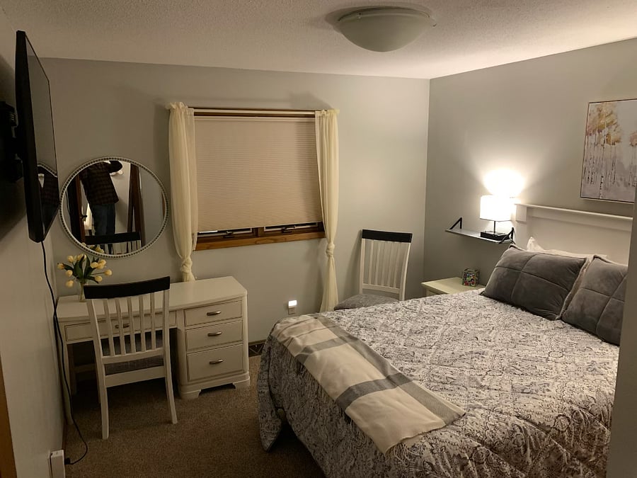 Guest bedroom