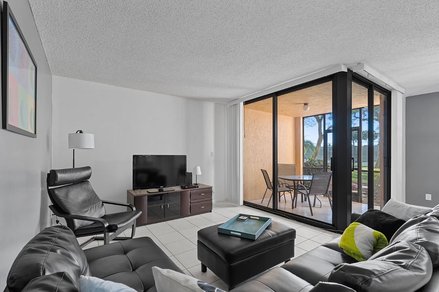Living room, Satellite TV and Wi-Fi included