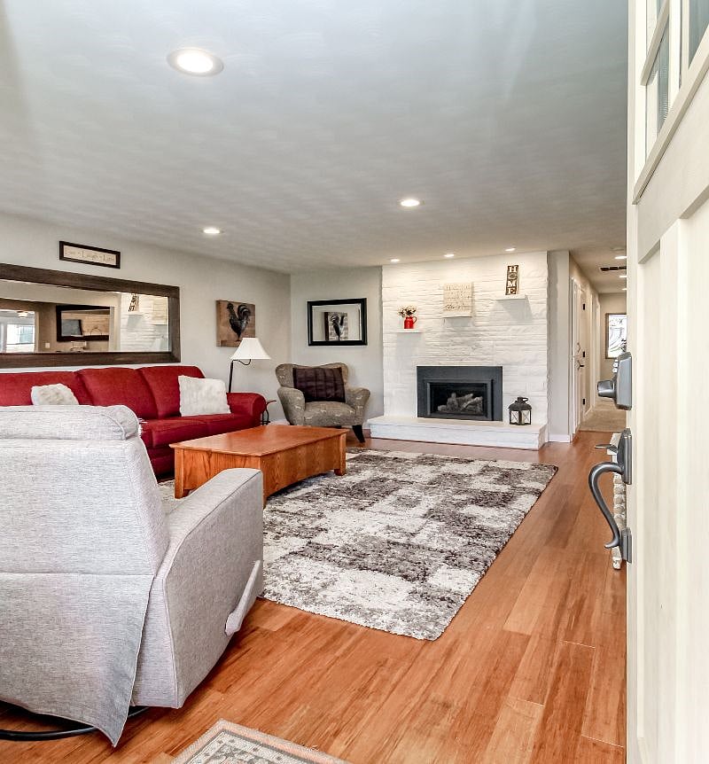 Lovely, comfortable living room with gas fireplace
