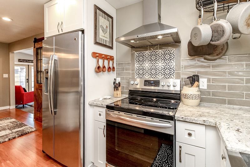 Nice large fridge, hanging rack for pots and pans.