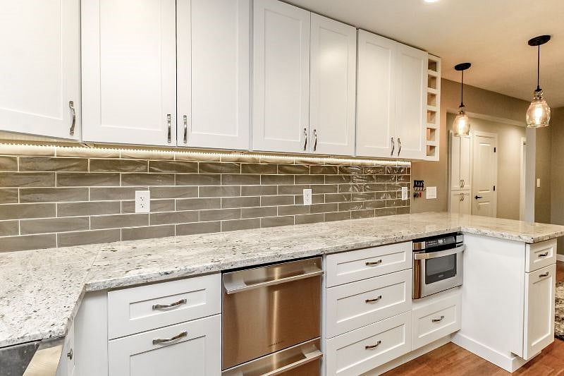 Dishwasher and undercounter microwave.