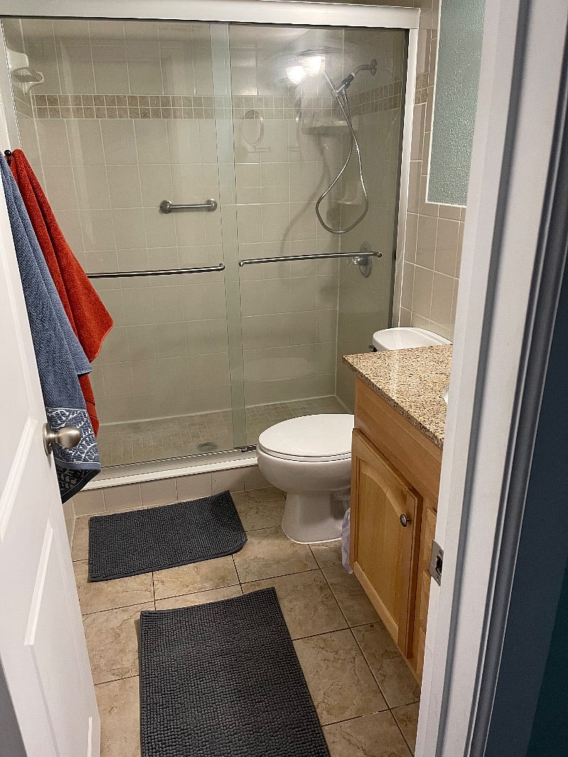 Bathroom on the first floor