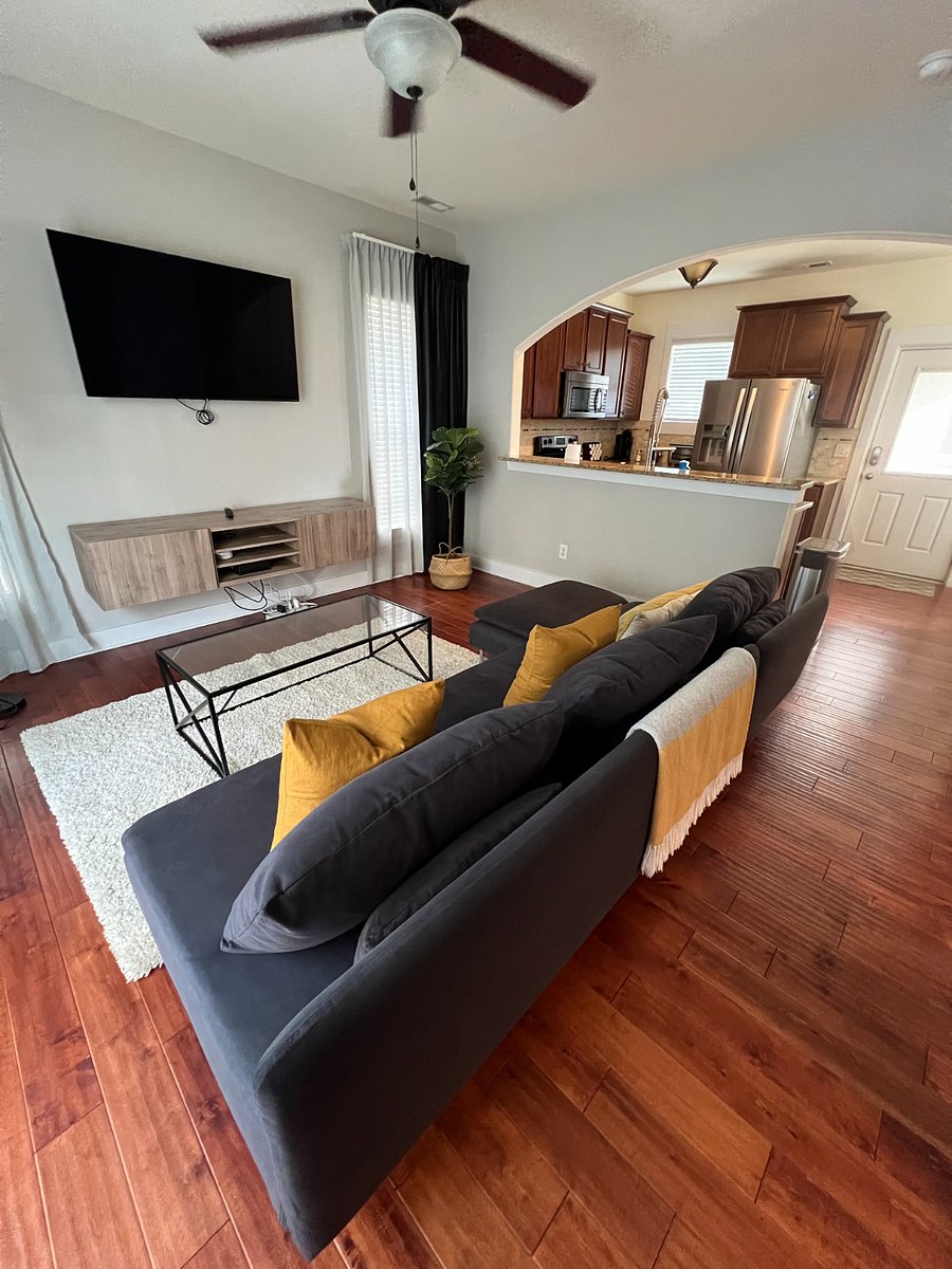 55" TV with internet