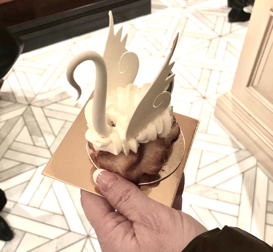 The Broadmoor Resort is only a 3 min. drive away via Cresta (MapQuest is wrong. You can easily jog there, or valet parking is free.) For affordable luxury and the chance to hobnob with celebrities, visit Cafe' Julie's for coffee and a pastry.
