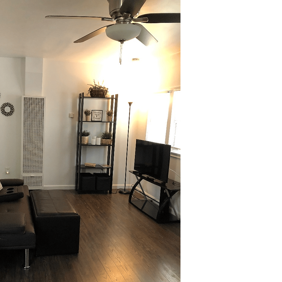LIving area with Smart TV /WIFI