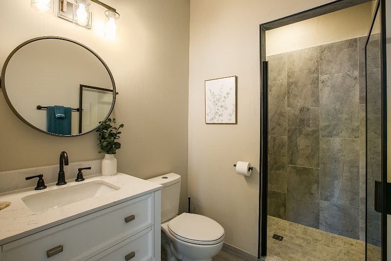 Bathroom 2 in Bedroom 2