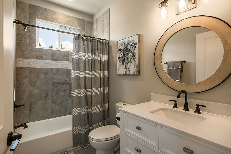 Hall Bathroom Upstairs