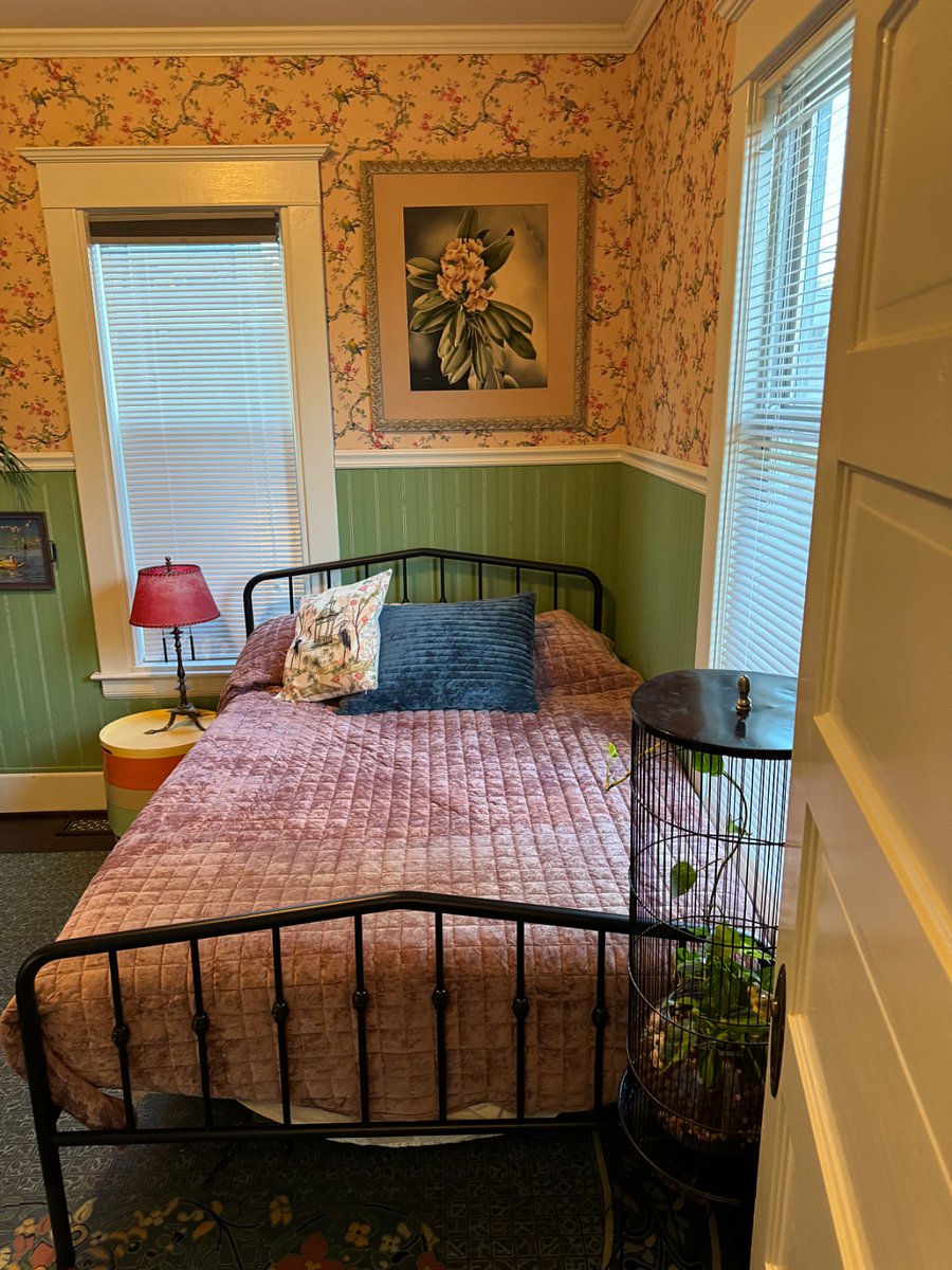 Full size bed