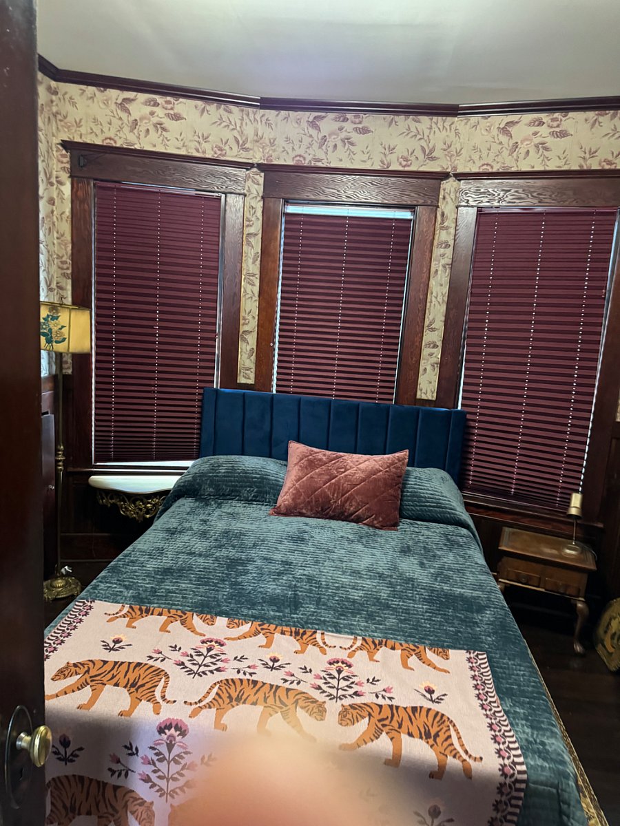 Queen size bed