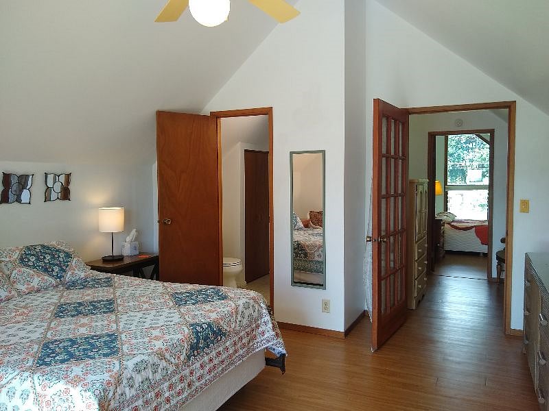Primary bedroom
Full bath
