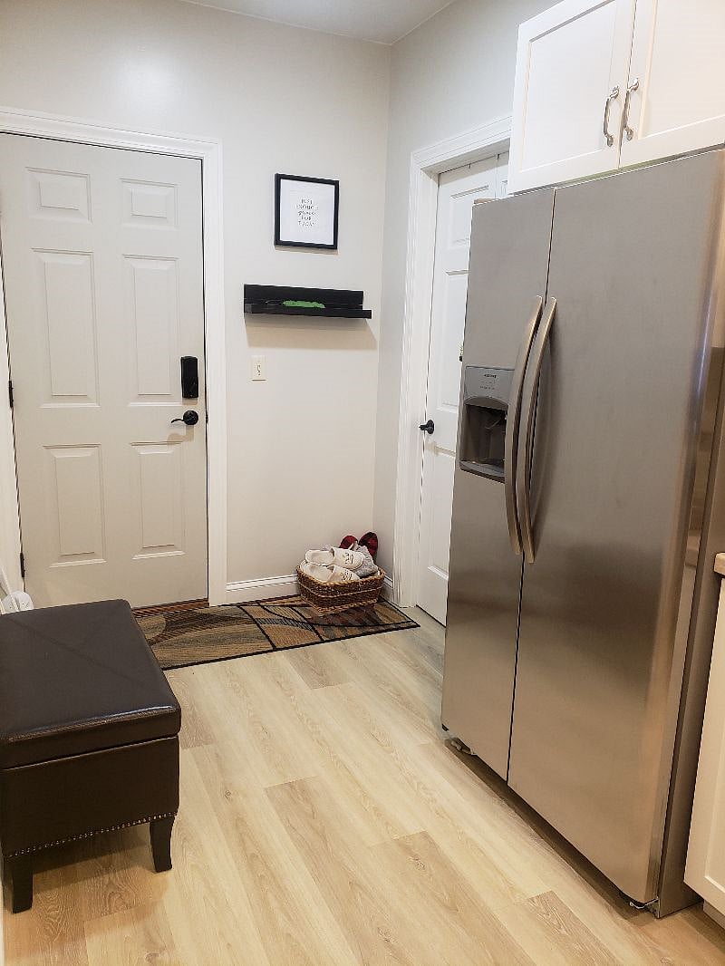 Side by side refrigerator 