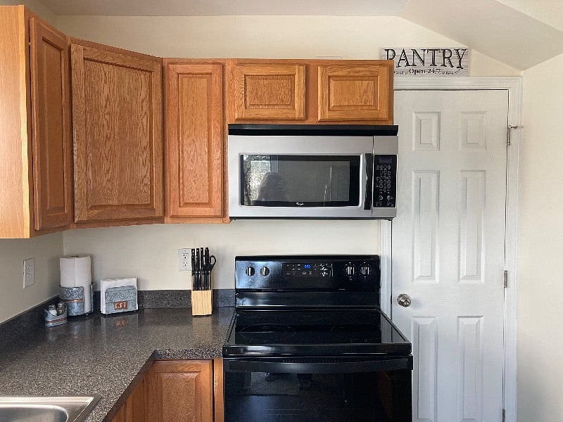 Full-sized Oven and Microwave