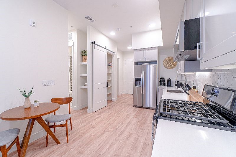 Furnished Finder property 364721_1 photo 3