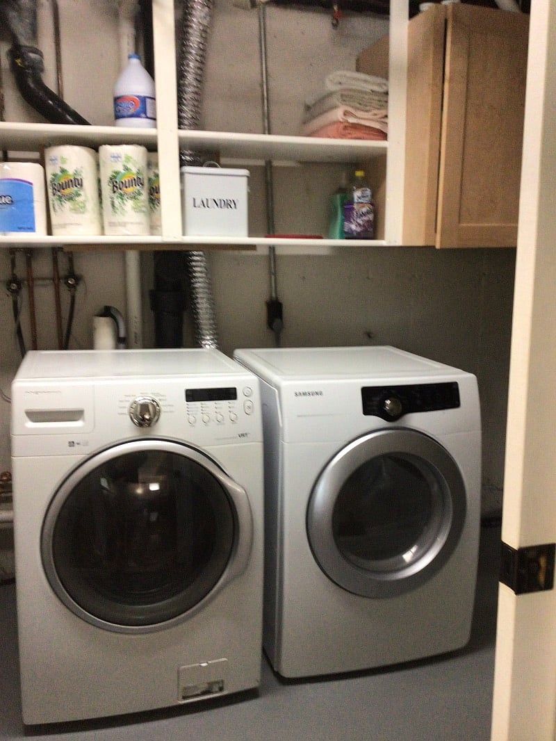 washer and dryer in utility room off of the kitchen