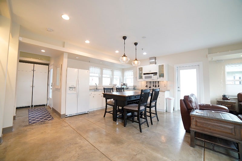 Full size refrigerator, microwave convection oven, gas stove ,Bosch quiet dishwasher, all kitchen tools to make meals to entertain.