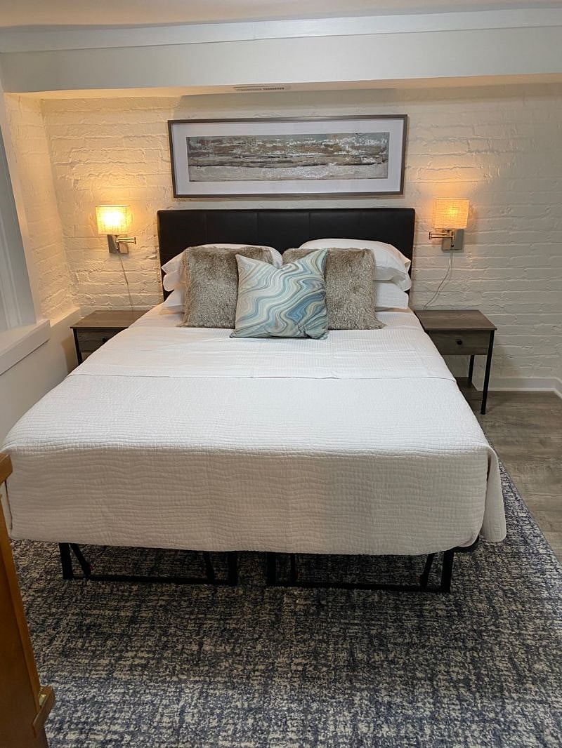 Bedroom Queen Bed