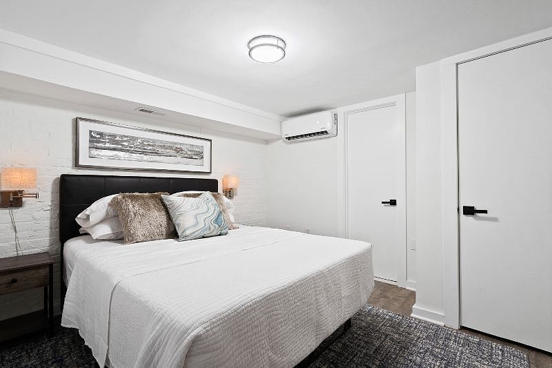 Bedroom: individually controlled heating and air conditioning.