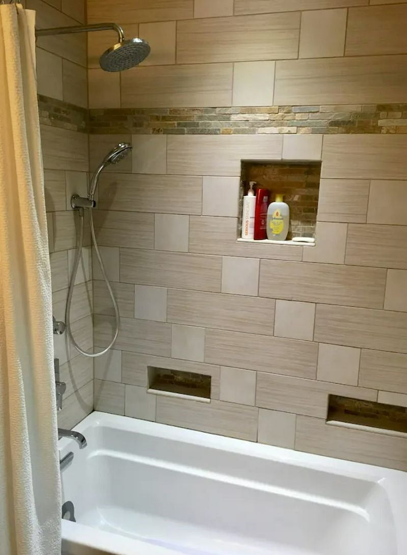 Bathroom 2 with Shower and Tub