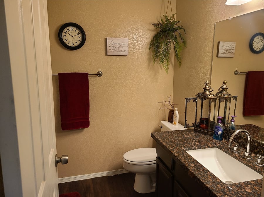 Large bathroom with tub/shower
