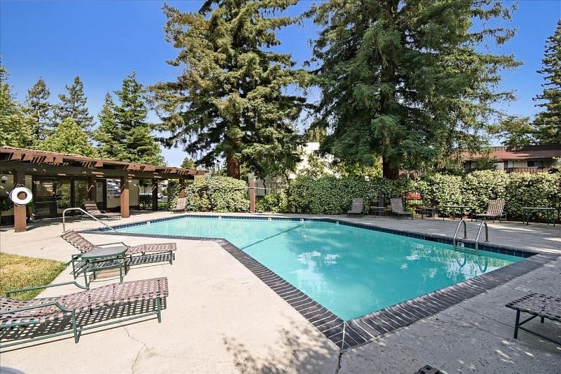 Furnished Finder property 365638_1 photo 16