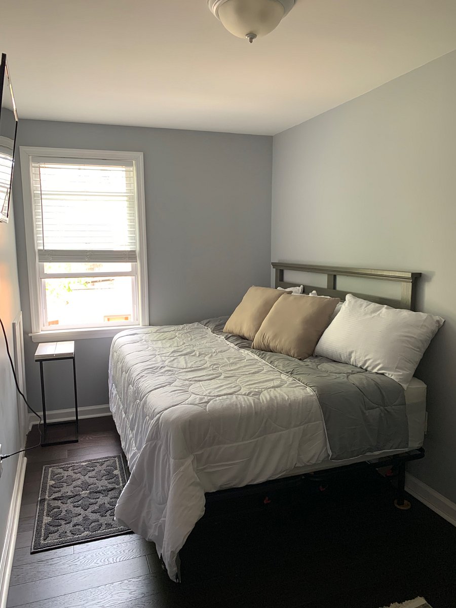 Small Bedroom 2 (Full Bed)