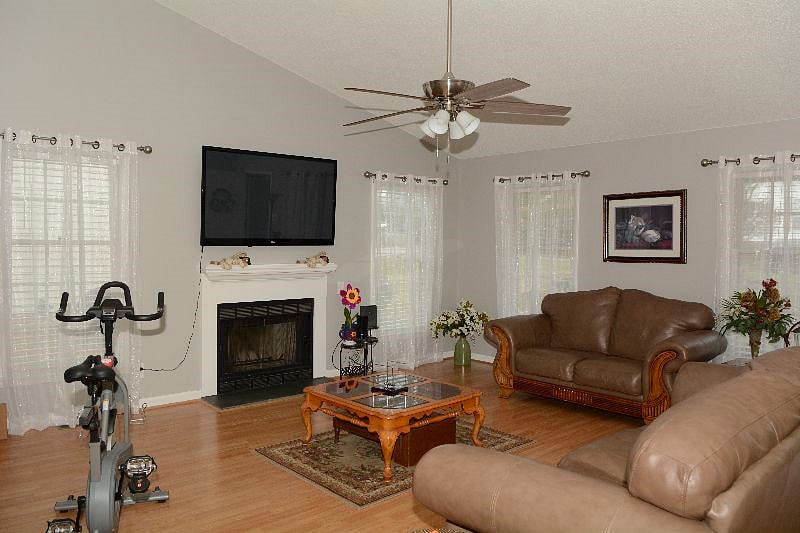 Furnished Finder property 366001_2 photo 11