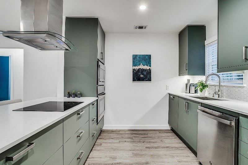 IH cooktop and in-wall microwave and oven