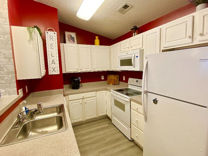 Kitchen with dishwasher