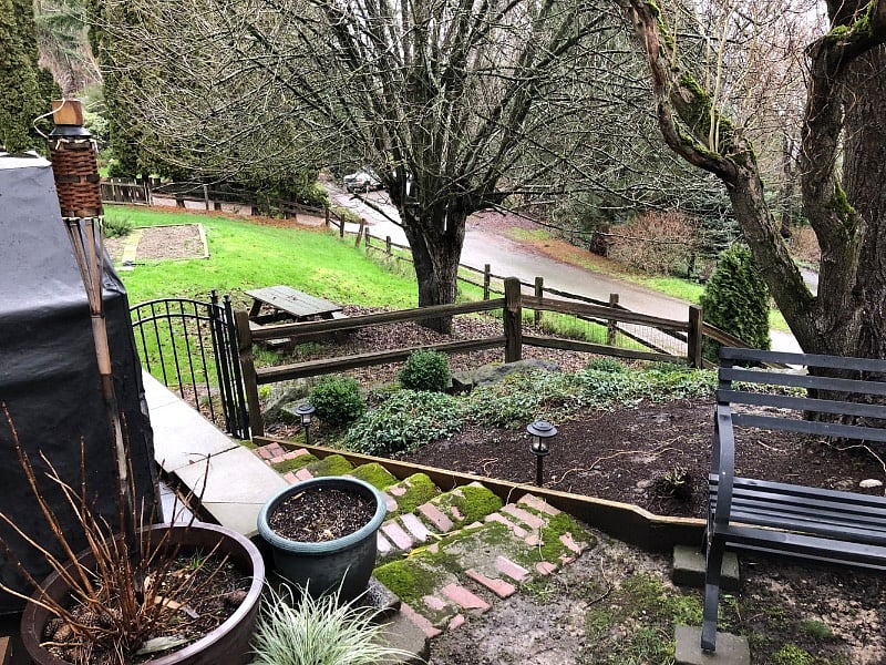 Gated fully fenced yard for your enjoyment.