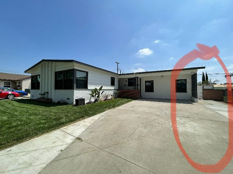 This is a separate unit from the main house with its own private entrance and backyard