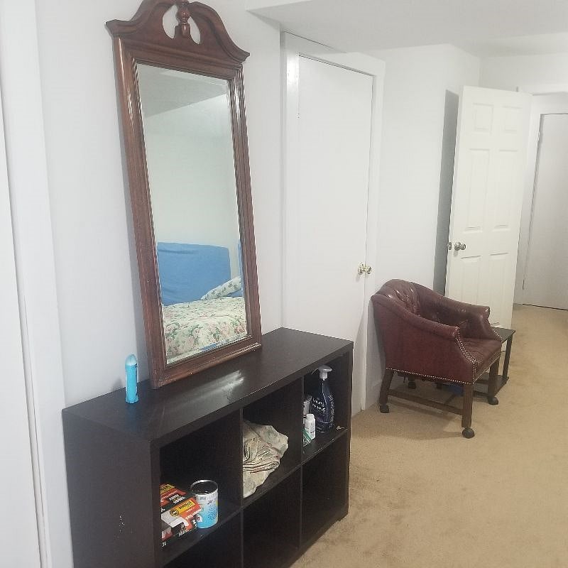 Well appointed studio style basement with all the furnishings you need!