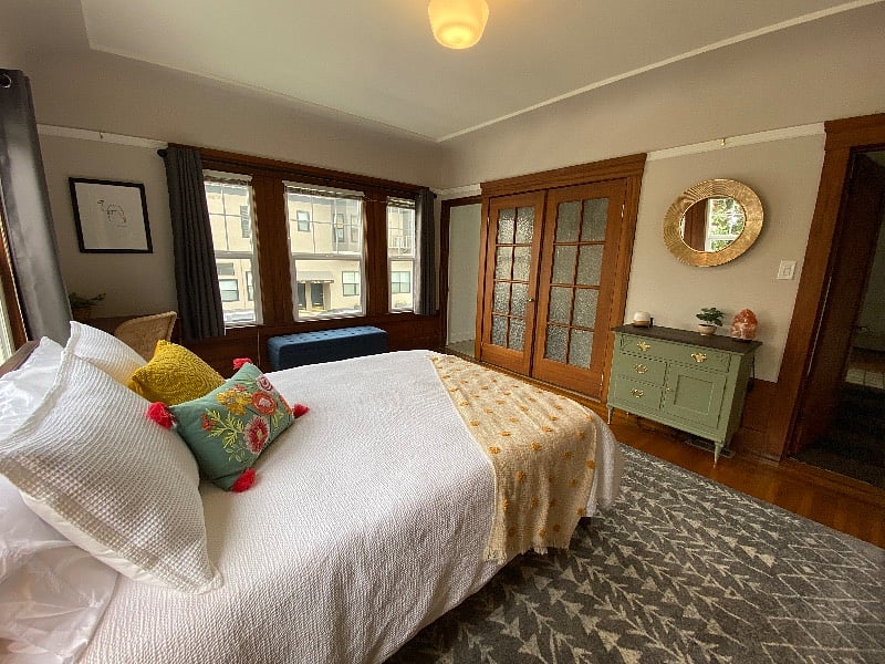 Primary bedroom with en suite bathroom an large closet
