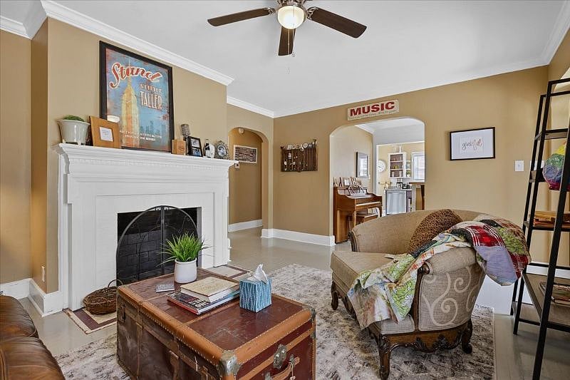 Living room at Hunsuckers Place featuring comfortable seating, natural light, and a calm space for extended stays, remote work, and travel nurse housing in Greensboro NC.