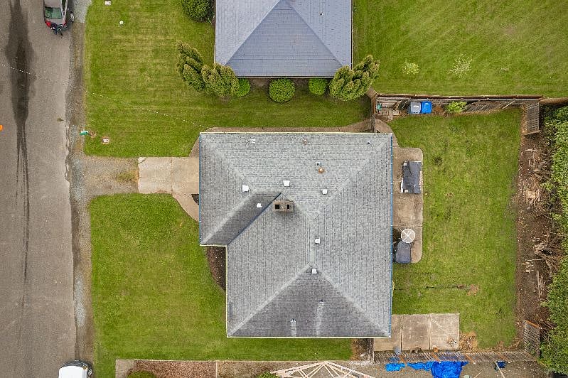 Front and back yards for your enjoyment.