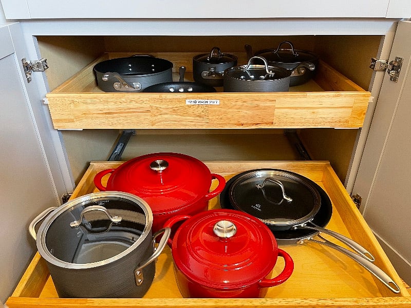 Fully stocked kitchen!