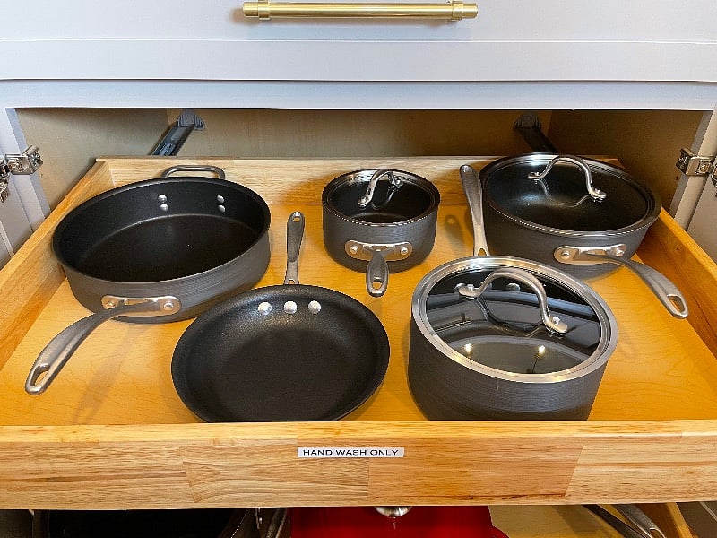 New pots and pans, fully stocked kitchen!