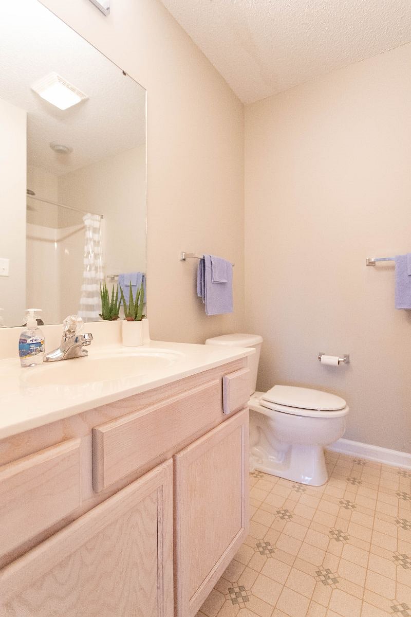 Full Bathroom 2