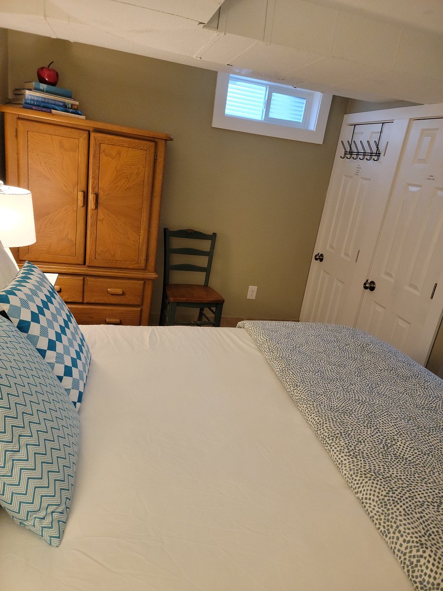 Queen Bedroom Chest of Drawers