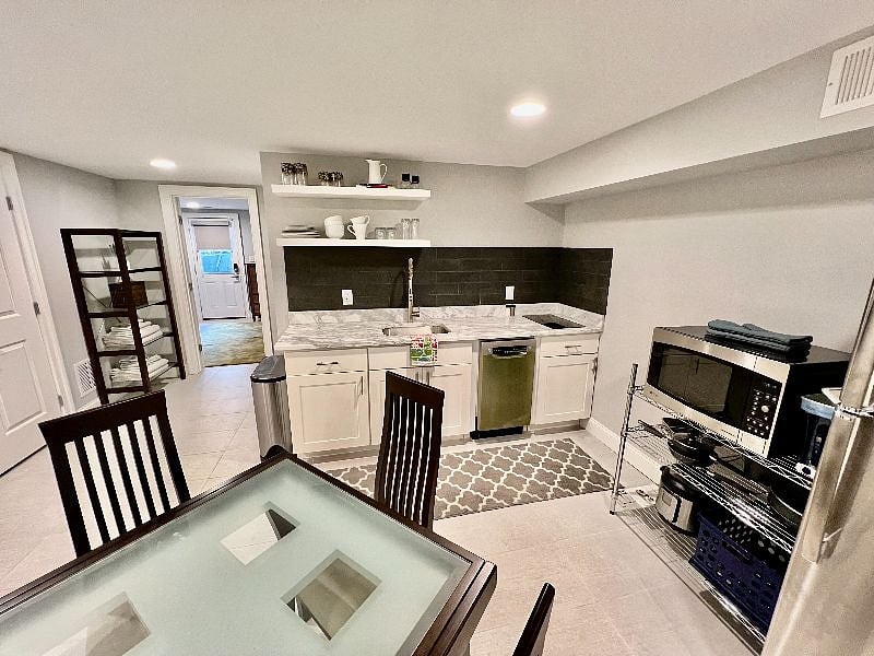 Furnished Finder property 367286_1 photo 2