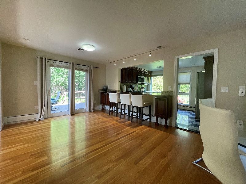 Dining Room / Aux Space