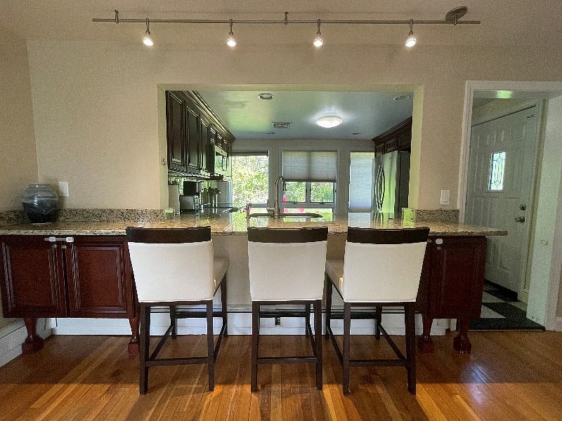 Brief Dining Area