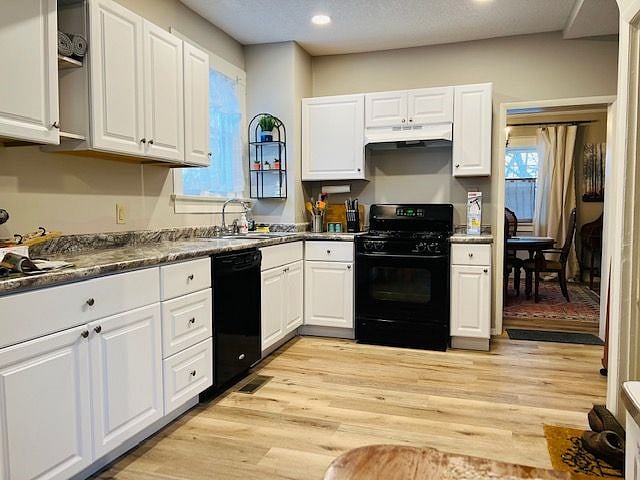 Brand new kitchen, with everything you need