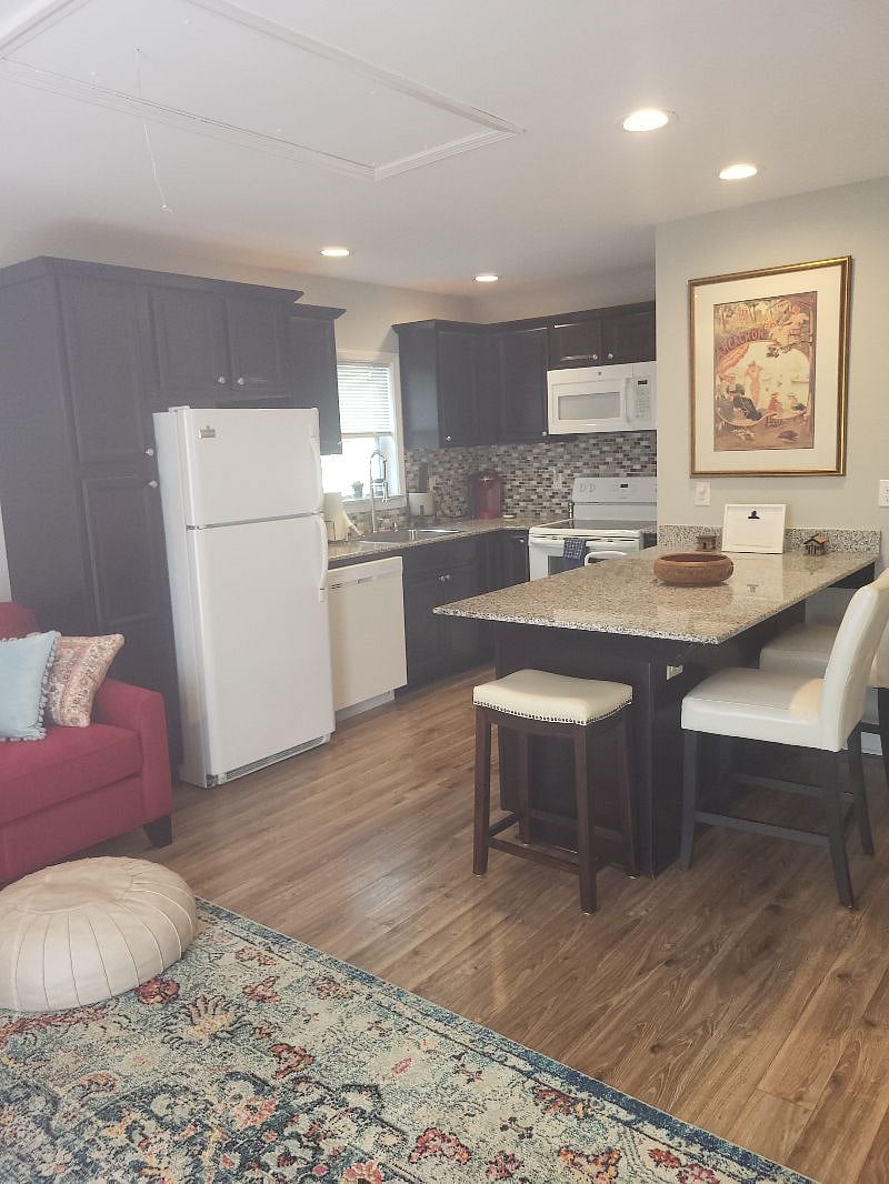Fully equipped kitchen.
