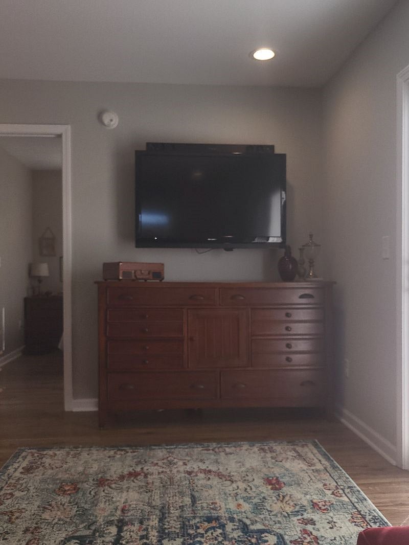 Ample additional storage with a reading selction.
