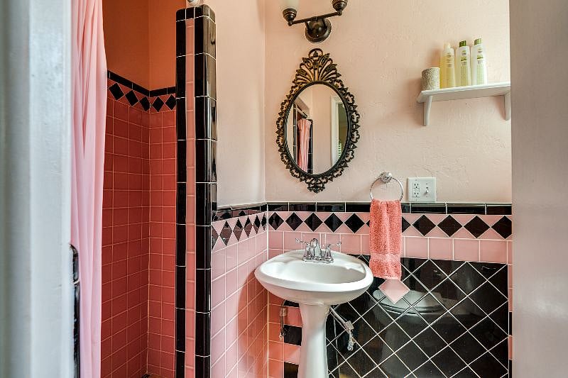 Fun retro bathroom!